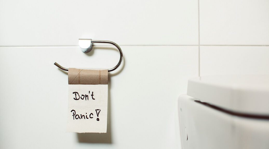 Toilettenpapier auf der Toilette ist leer. Don't panic! Katzenklo